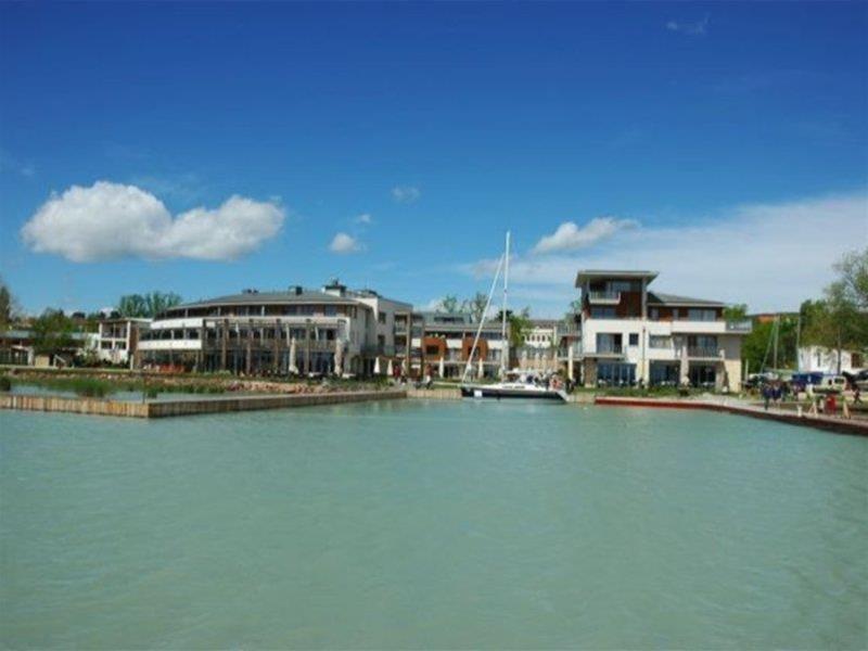 Hotel Golden Lake Resort Balatonfured Exterior photo